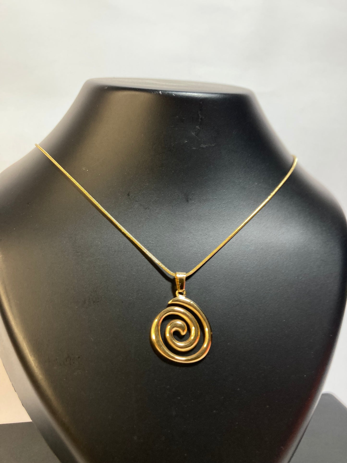🌀 Spiral Pendant