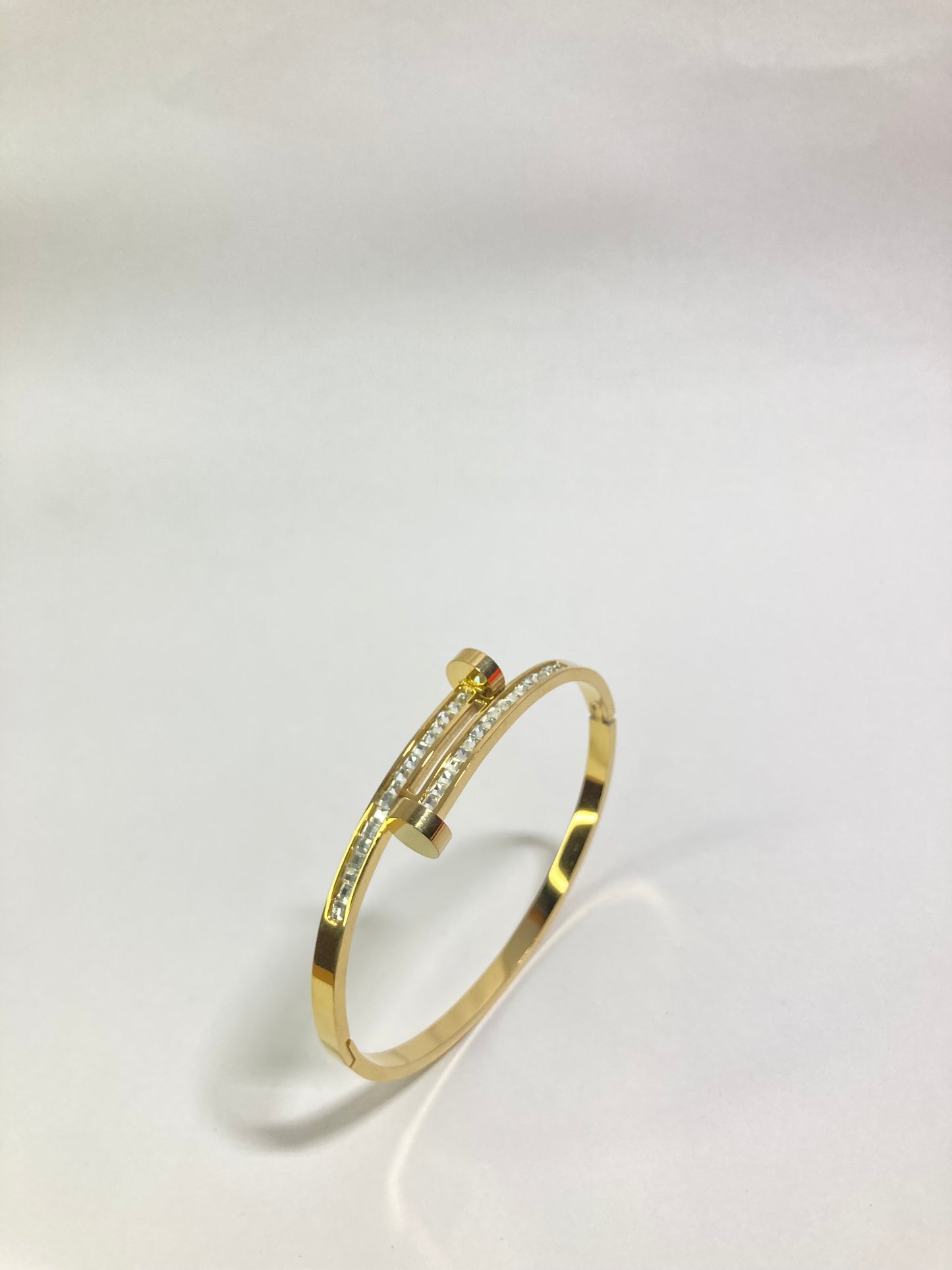 💎 Radiant Bar Bracelet