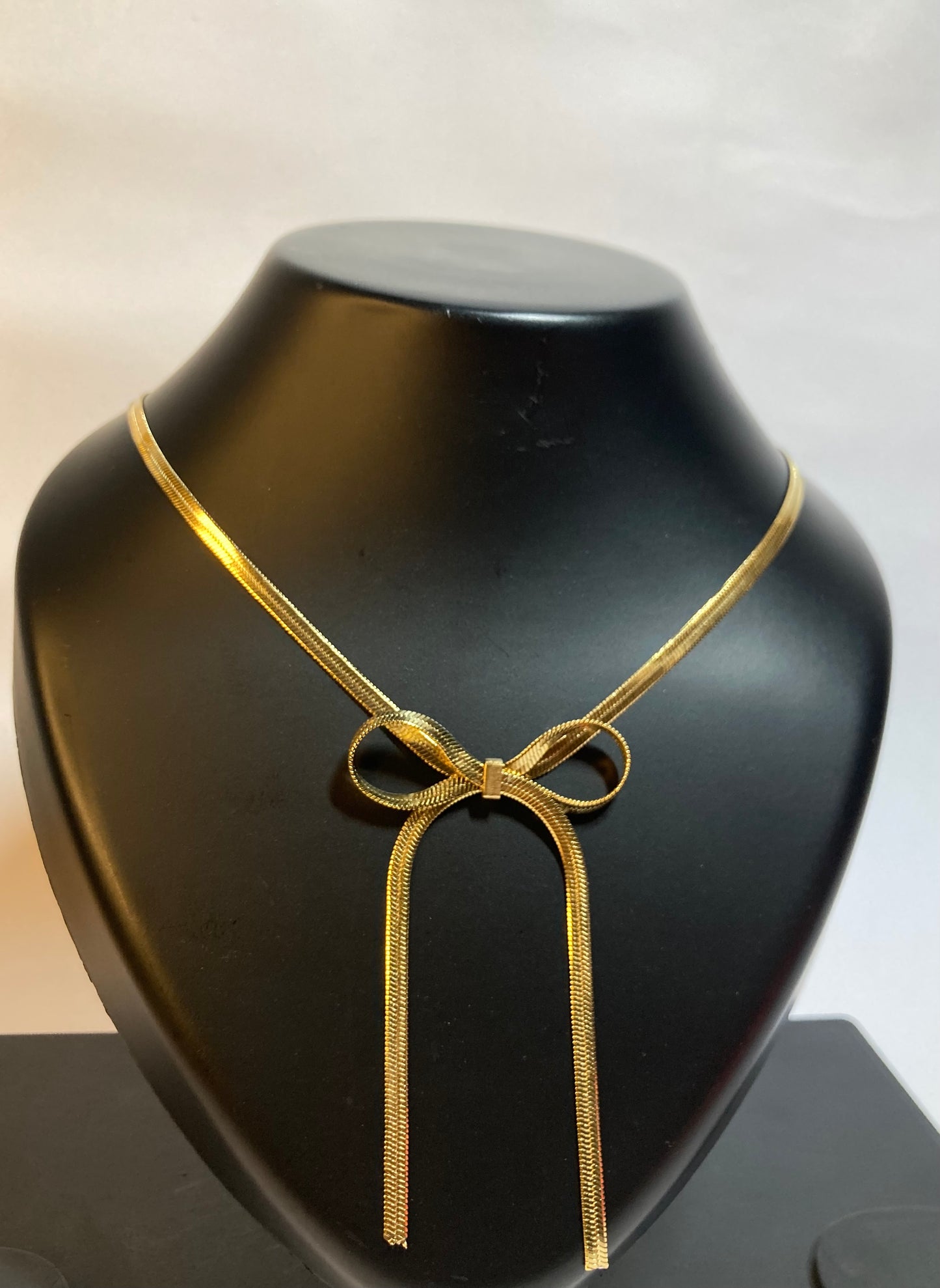 Golden Bow Necklace 🎀