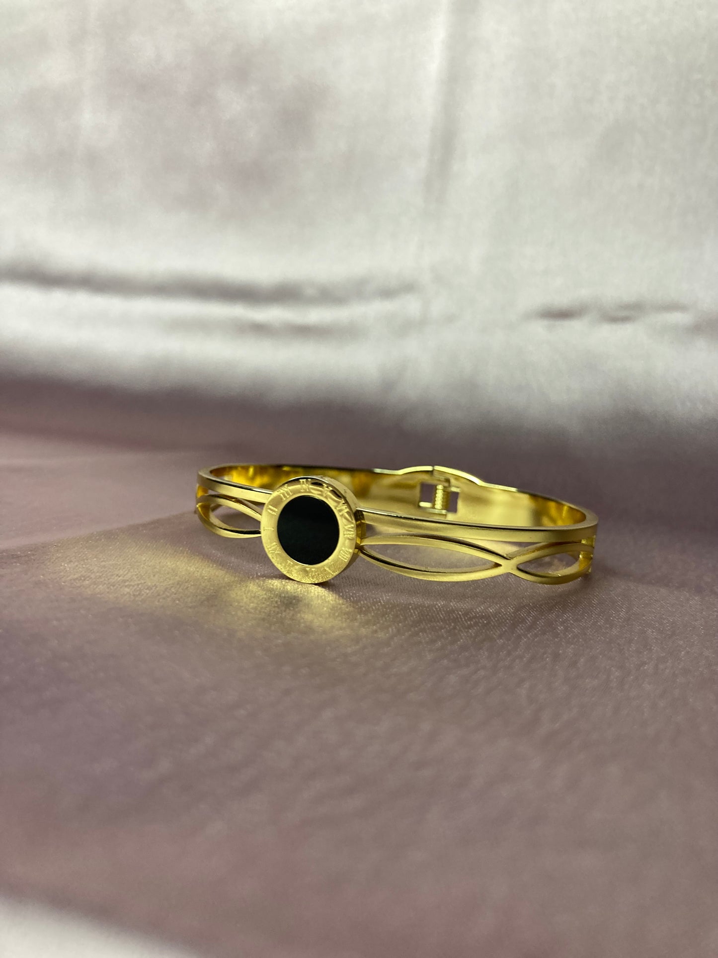 Noir Circle Bracelet