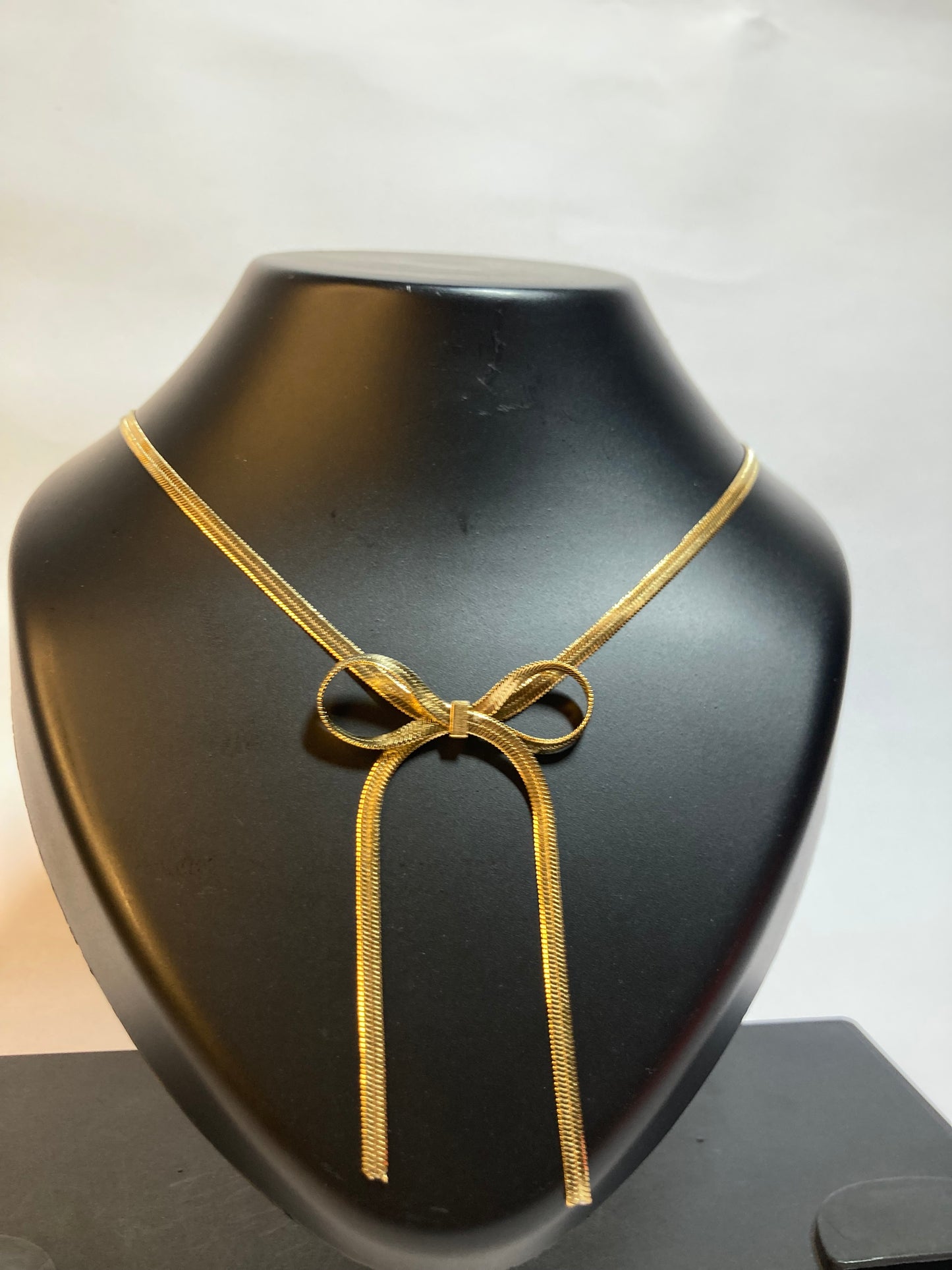 Golden Bow Necklace 🎀