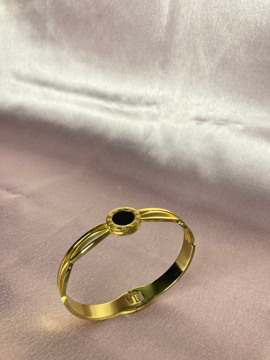Noir Circle Bracelet