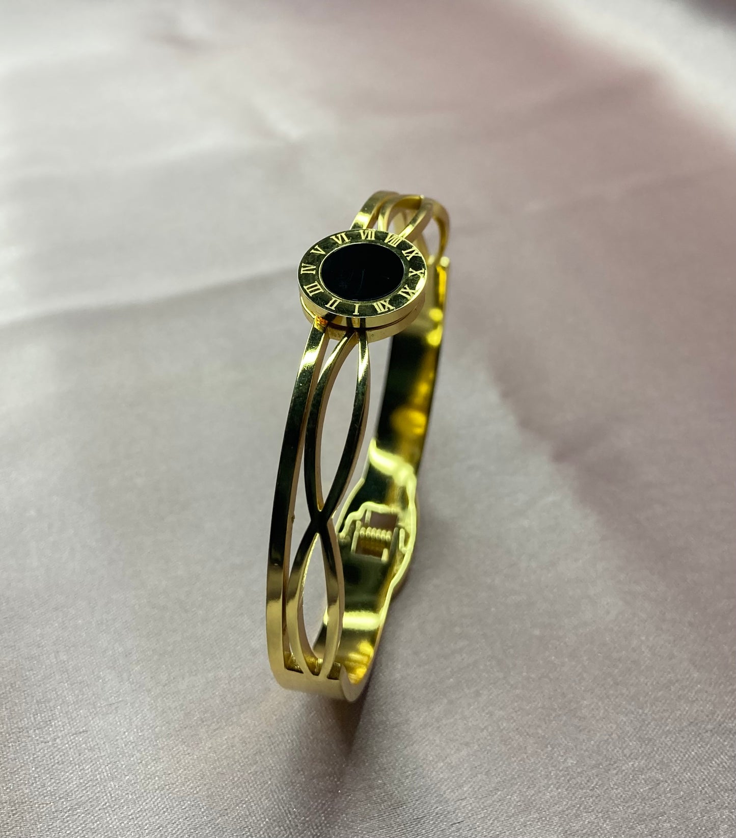 Noir Circle Bracelet