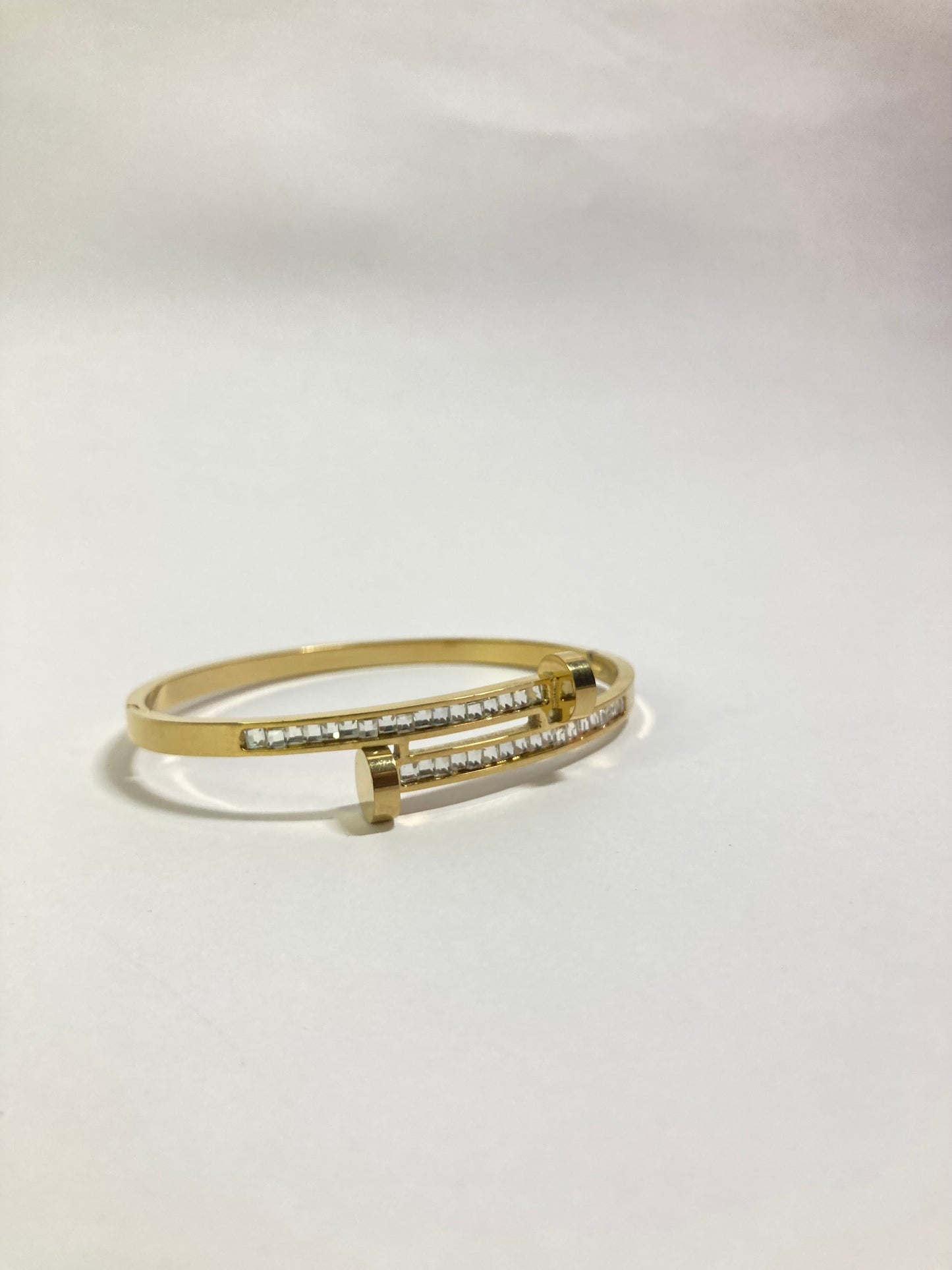 💎 Radiant Bar Bracelet