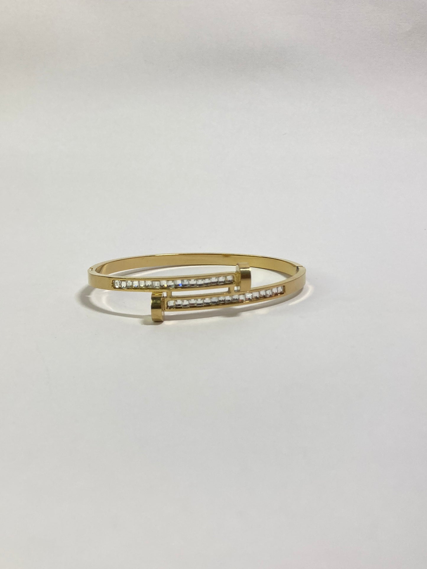💎 Radiant Bar Bracelet